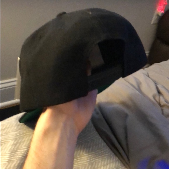 black 6 panel hat - Picture 4 of 4